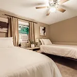 Sanctuary On Sylvan With Golden King Bed