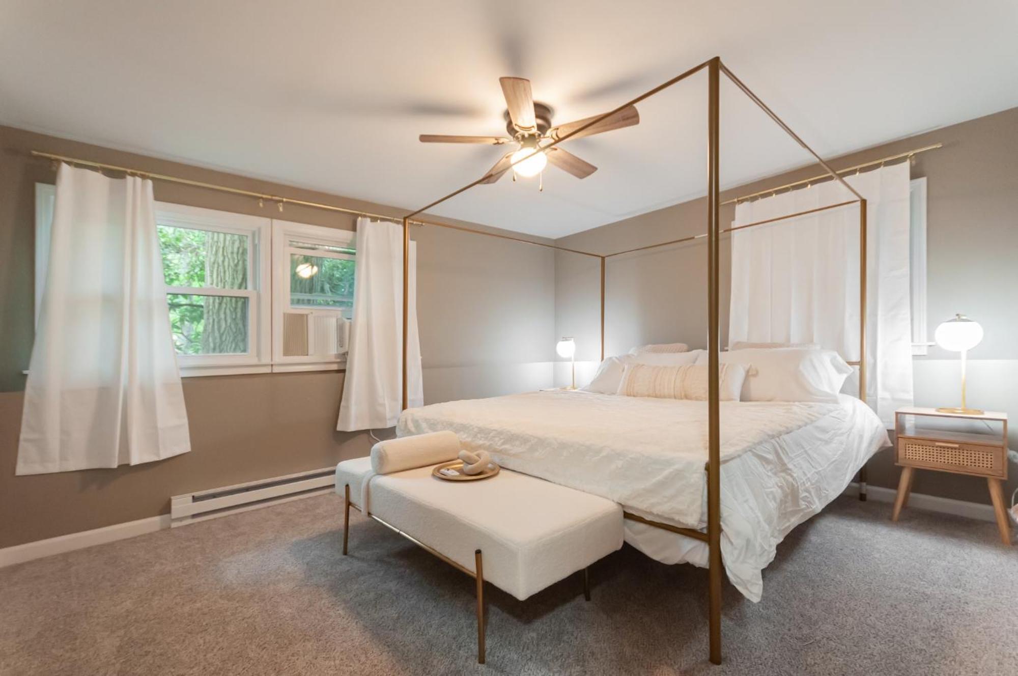 Sanctuary On Sylvan With Golden King Bed State College